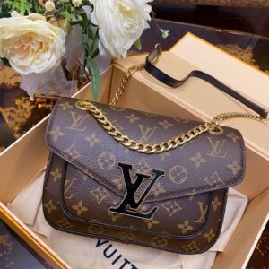 Louis Vuitton Passy Women’s Handbag
