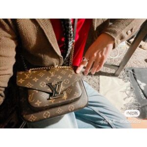 Louis Vuitton Passy Women’s Handbag