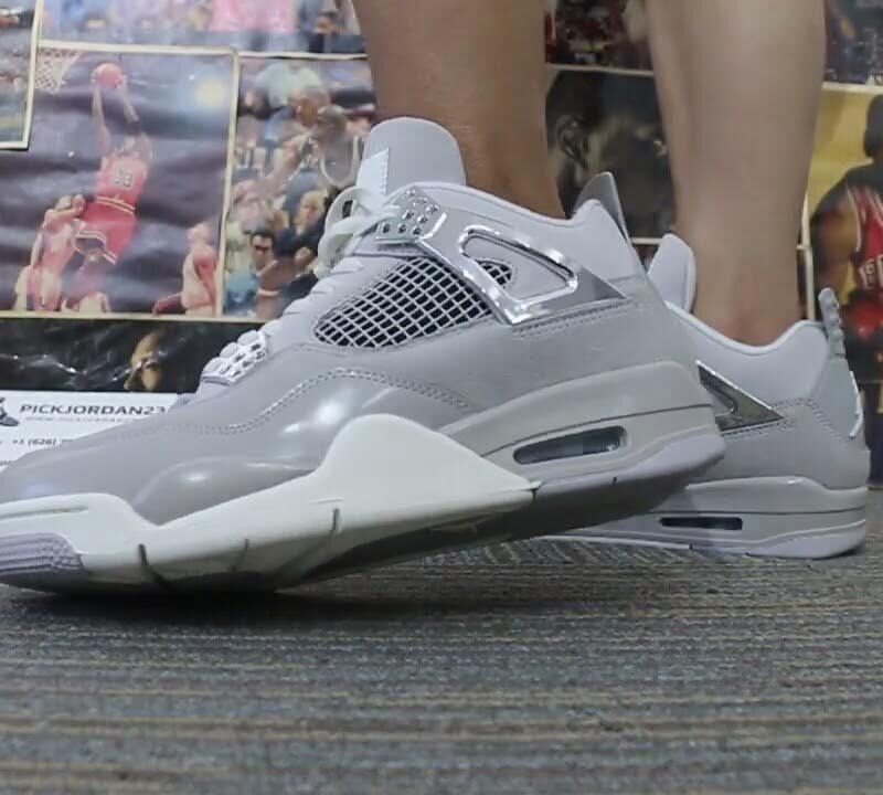 Air Jordan 4 Retro Lightning Men's Shoes