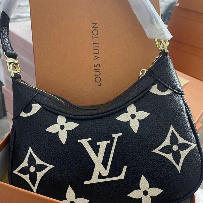 Louis Vuitton Pochette Metis for Women Shoulder Bag