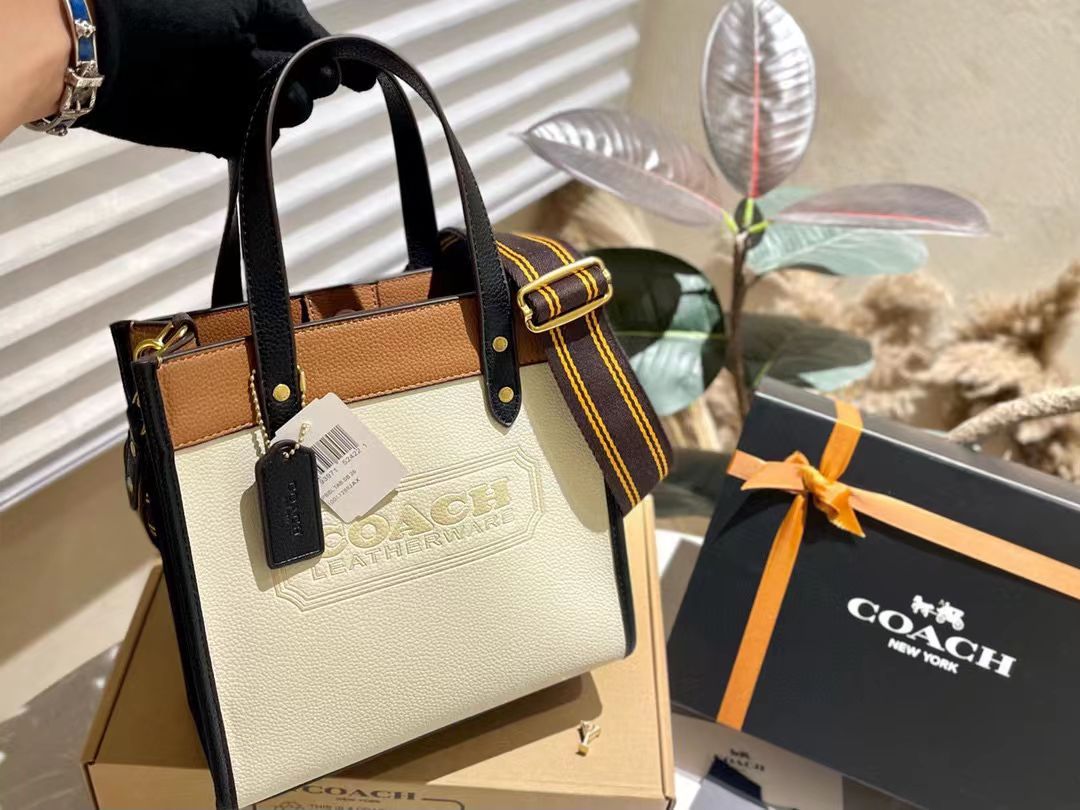 Coach Field 22 Tote Bag - Image 4