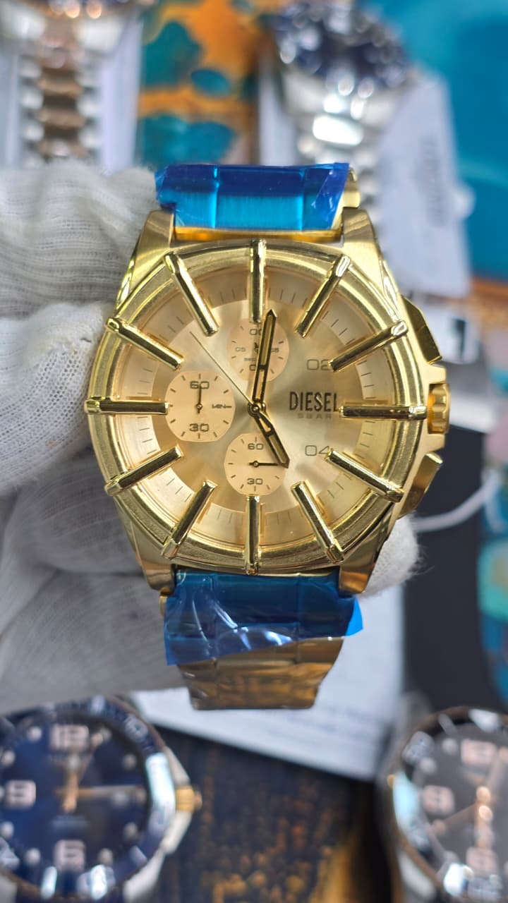 Diesel DZ4695 Framed Chronograph Gold-Tone Men’s Watch 2025 Edition - Image 4