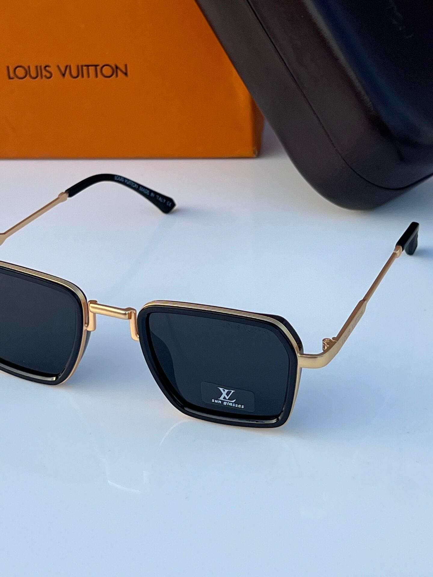 Louis Vuitton Square Classic Gold Sunglasses for Men - Image 5