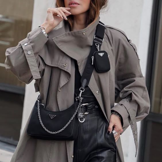 Prada Re-Edition 2005 Black Nylon Shoulder Bag - Image 3