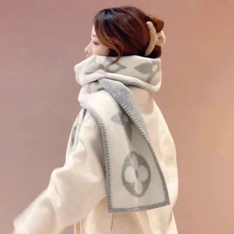 Louis Vuitton Women Reversible Muffler
