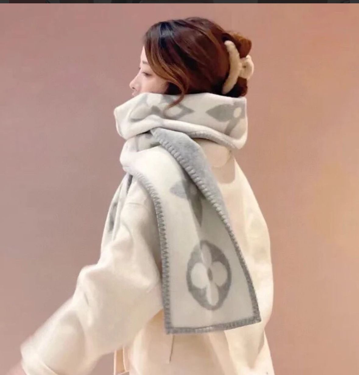 Louis Vuitton Women Reversible Muffler