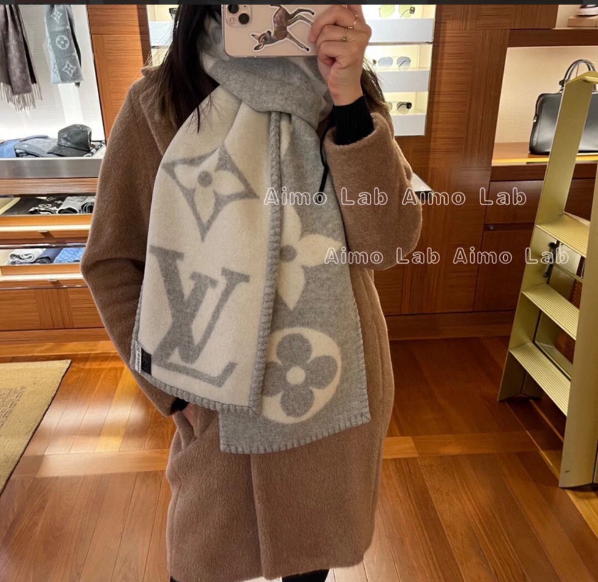 Louis Vuitton Women Reversible Muffler - Image 5