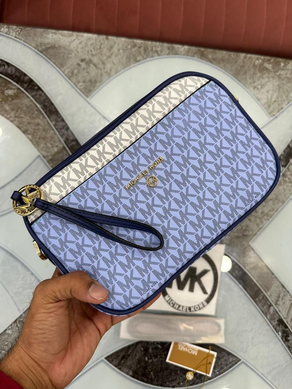 Michael Kors Jet Set Charm Sling Bag for Women - Image 2