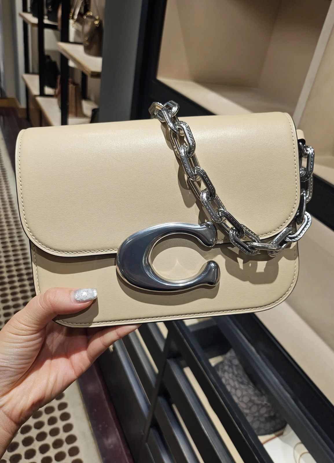 COACH Idol Sling Bag for Women - Image 2