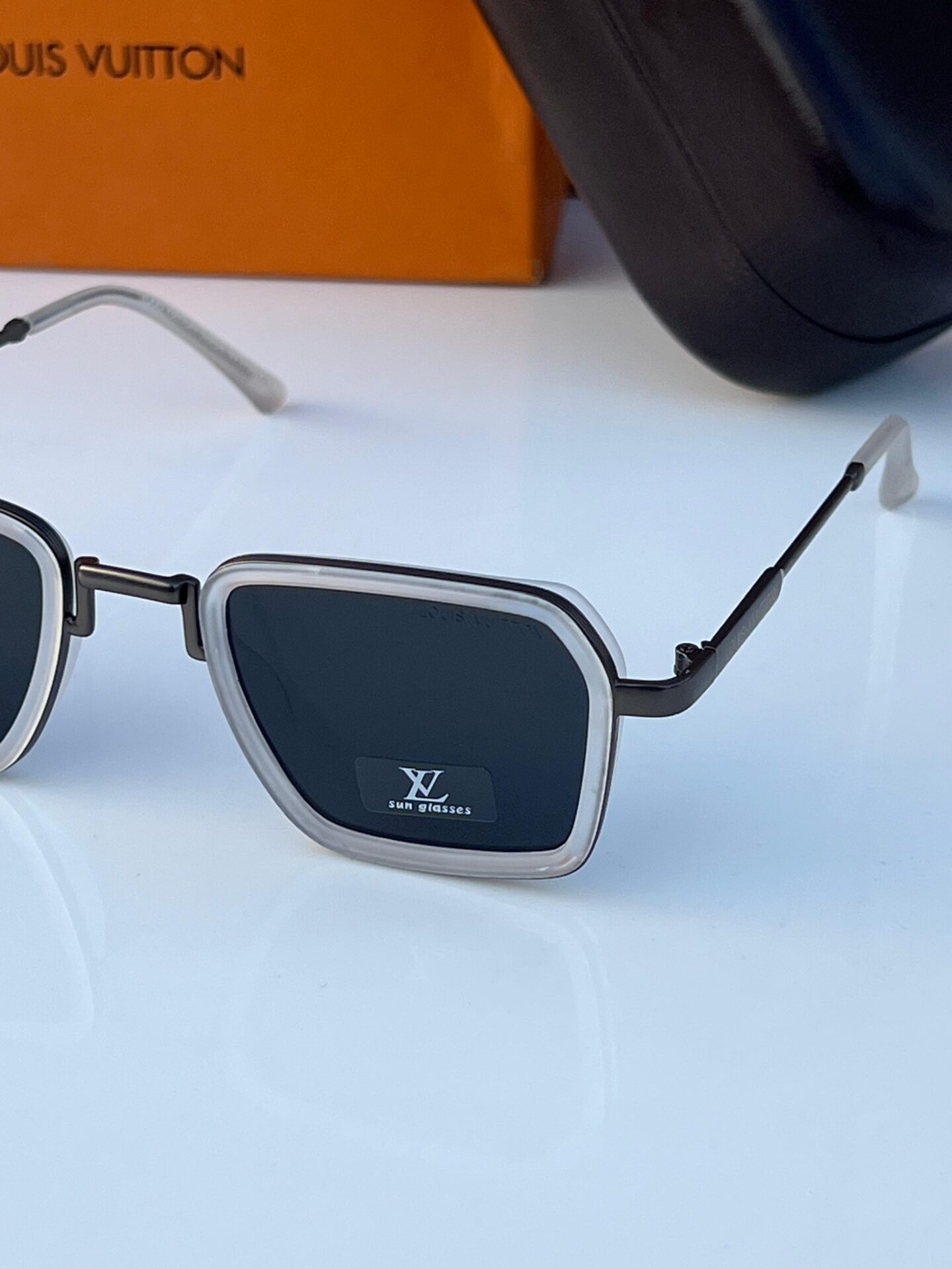 Louis Vuitton Square Men's Sunglasses - Image 4