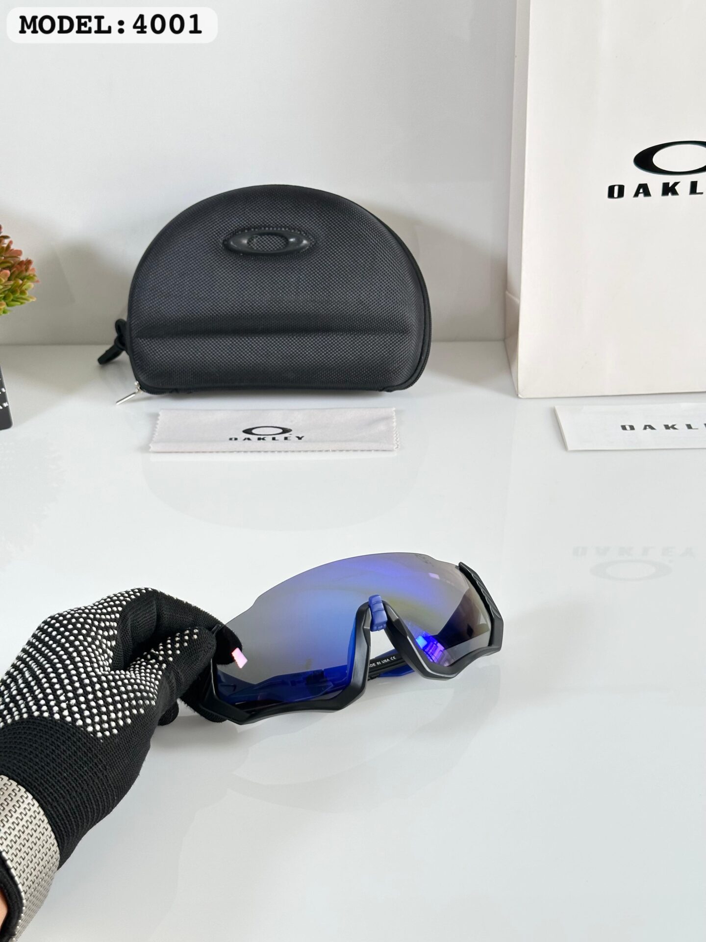 Oakley Men's Sport Sunglasses - Image 3