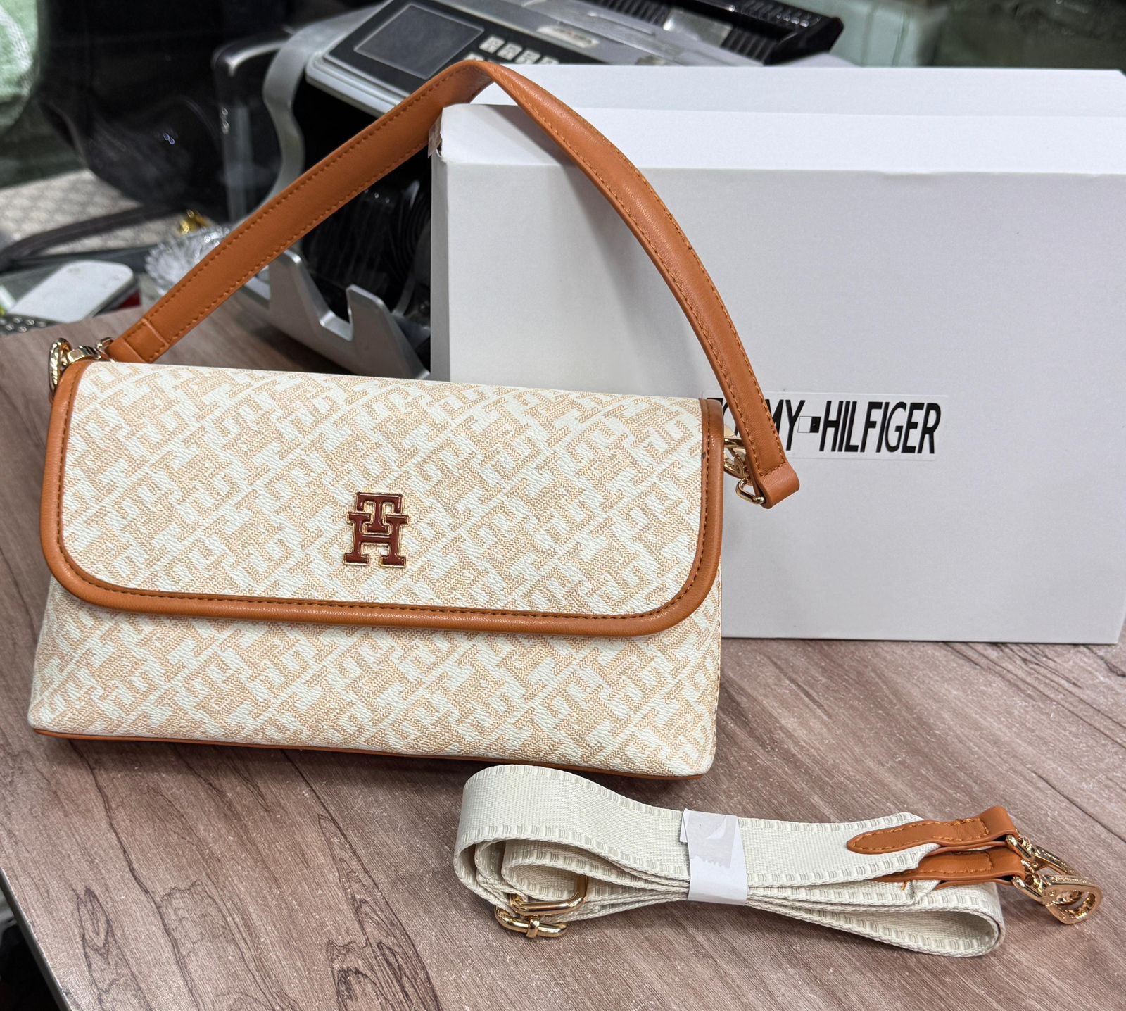 Tommy Hilfiger Leather Sling Bag - Image 4