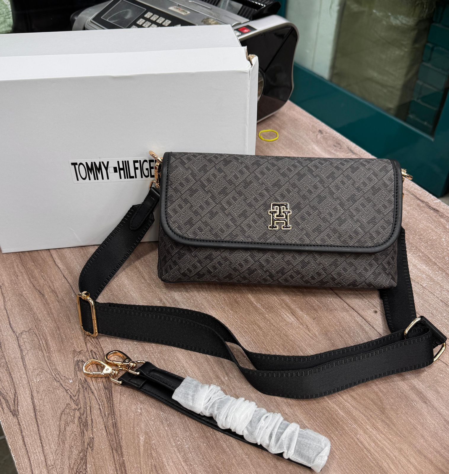 Tommy Hilfiger Leather Sling Bag - Image 3