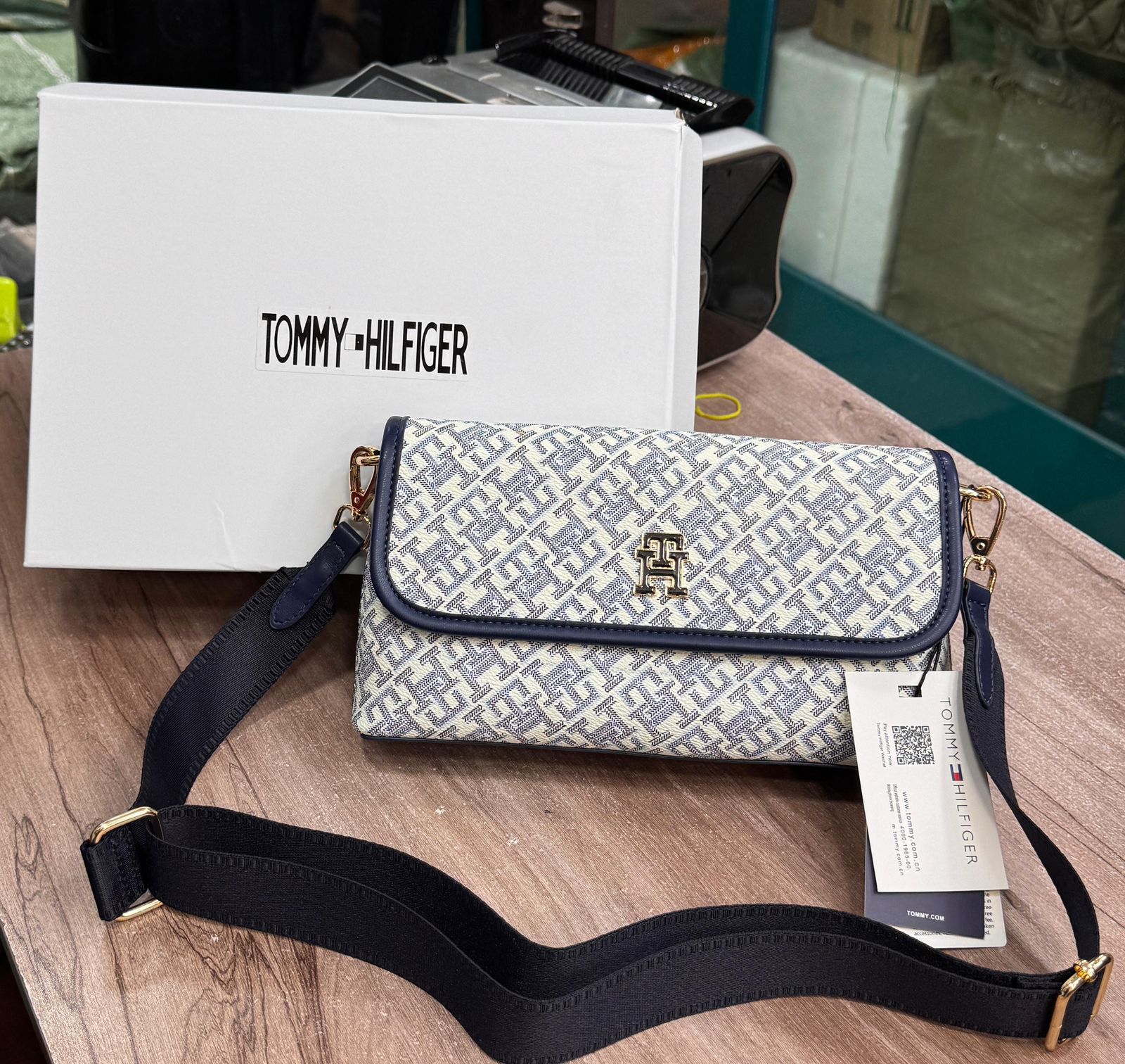 Tommy Hilfiger Leather Sling Bag - Image 2