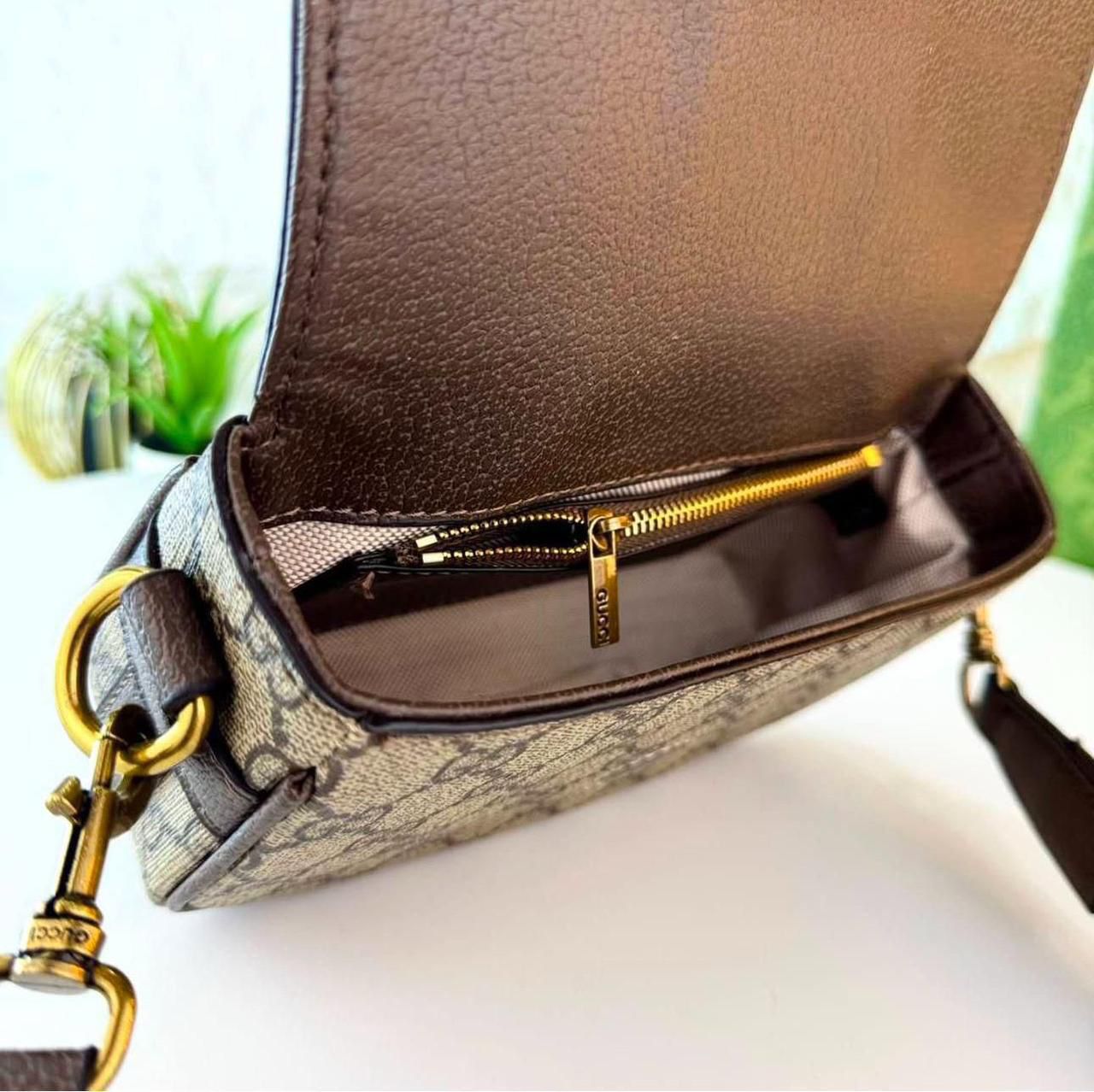 Gucci Mini GG Supreme Shoulder bag for Women - Image 2