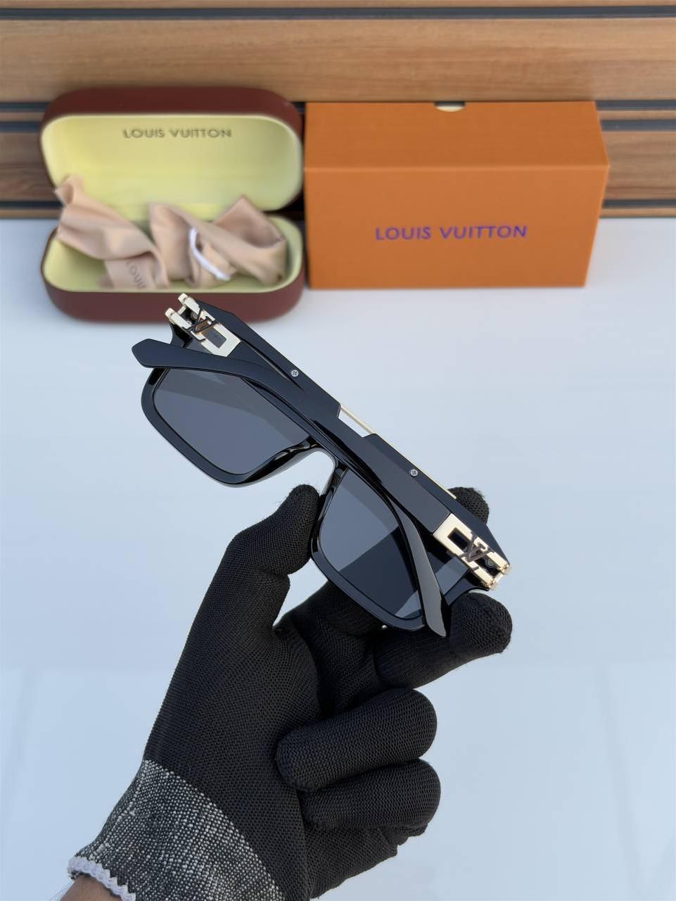 Louis Vuitton Square Men's Sunglasses - Image 3