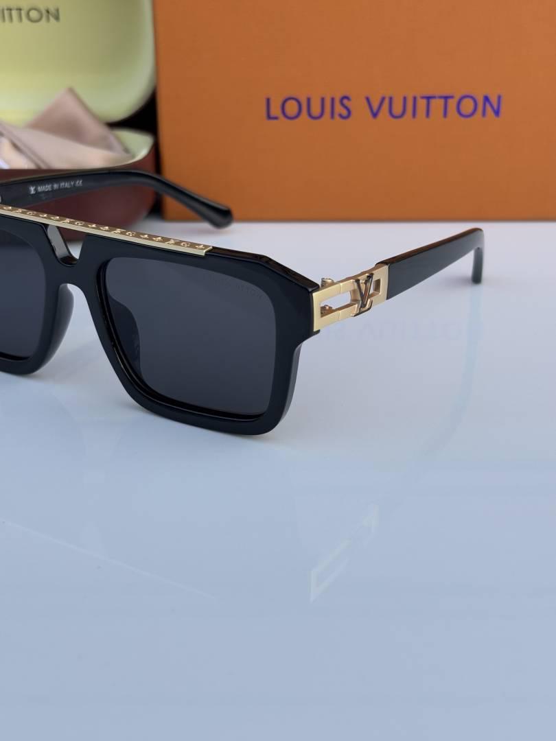 Louis Vuitton Square Men's Sunglasses - Image 4