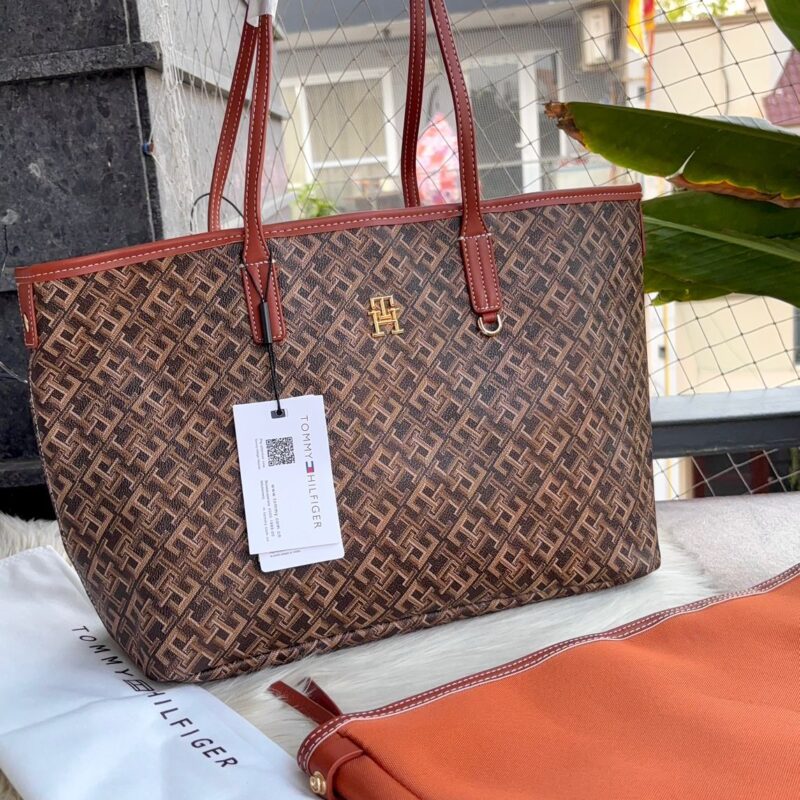 Tommy Hilfiger TH Monoplay Women Tote Bag (With Laptop Pouch)