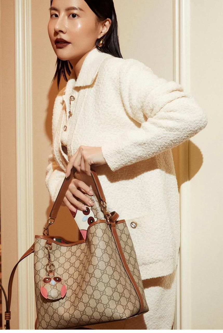 Gucci Emblem Women Bucket Bag - Image 2