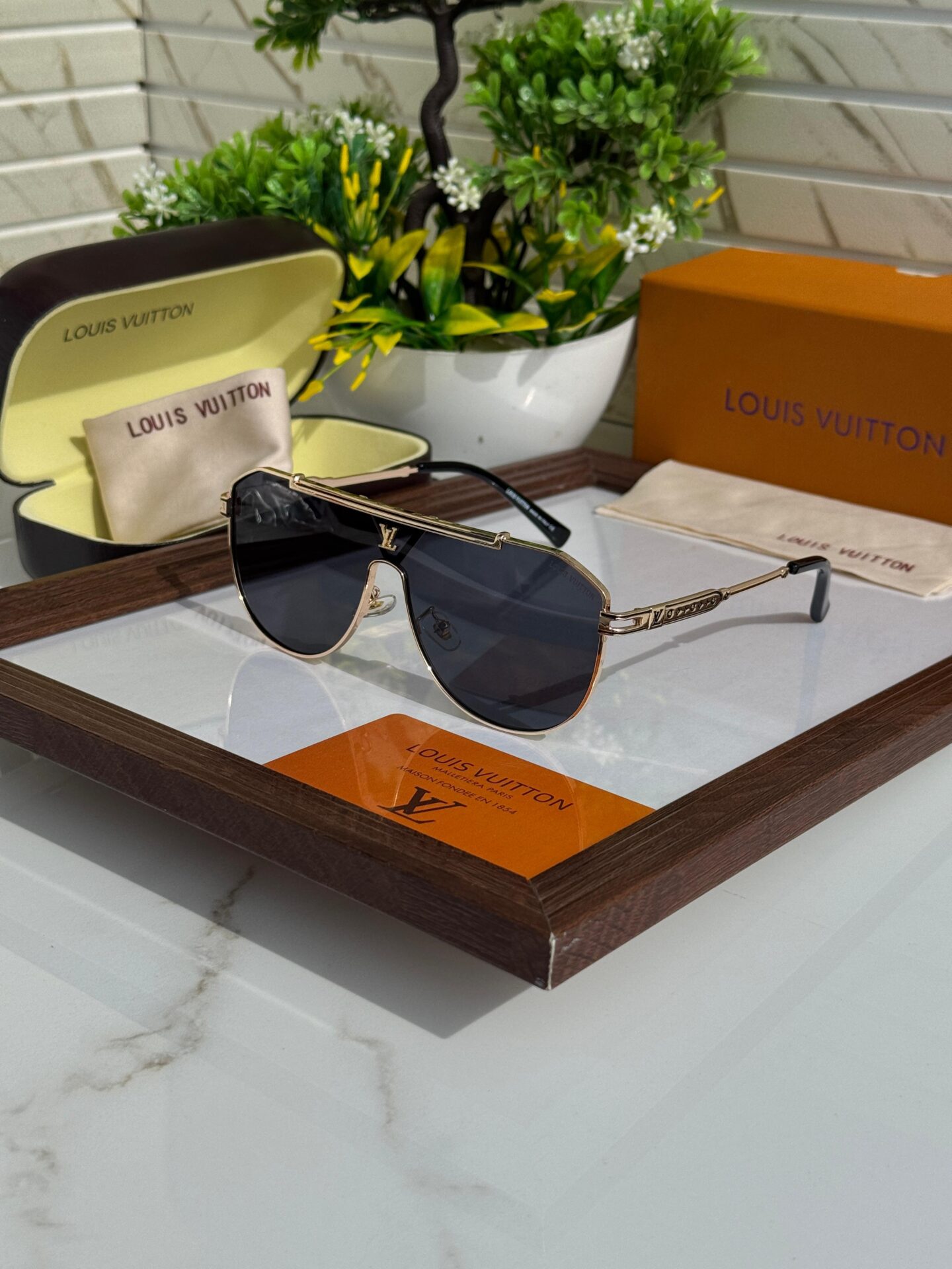 Louis Vuitton Aviator Men's Sunglasses with signature LV engravings - Image 5