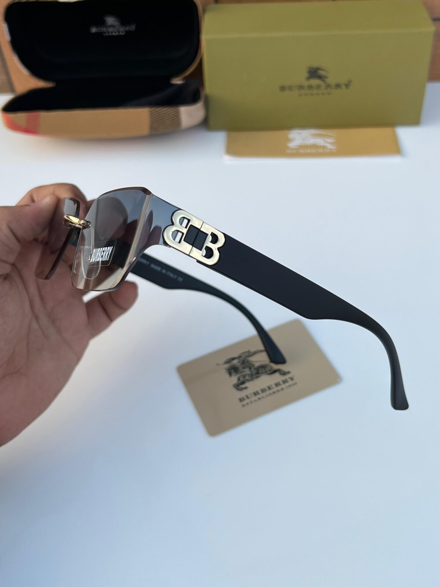Burberry Unisex Sunglasses - Image 3