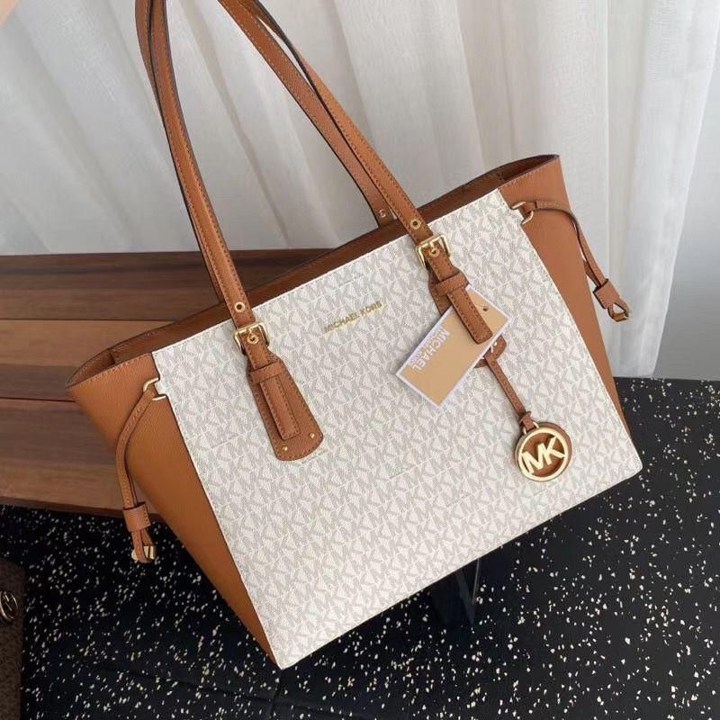 Michael Kors Voyager Women Tote Bags - Image 3