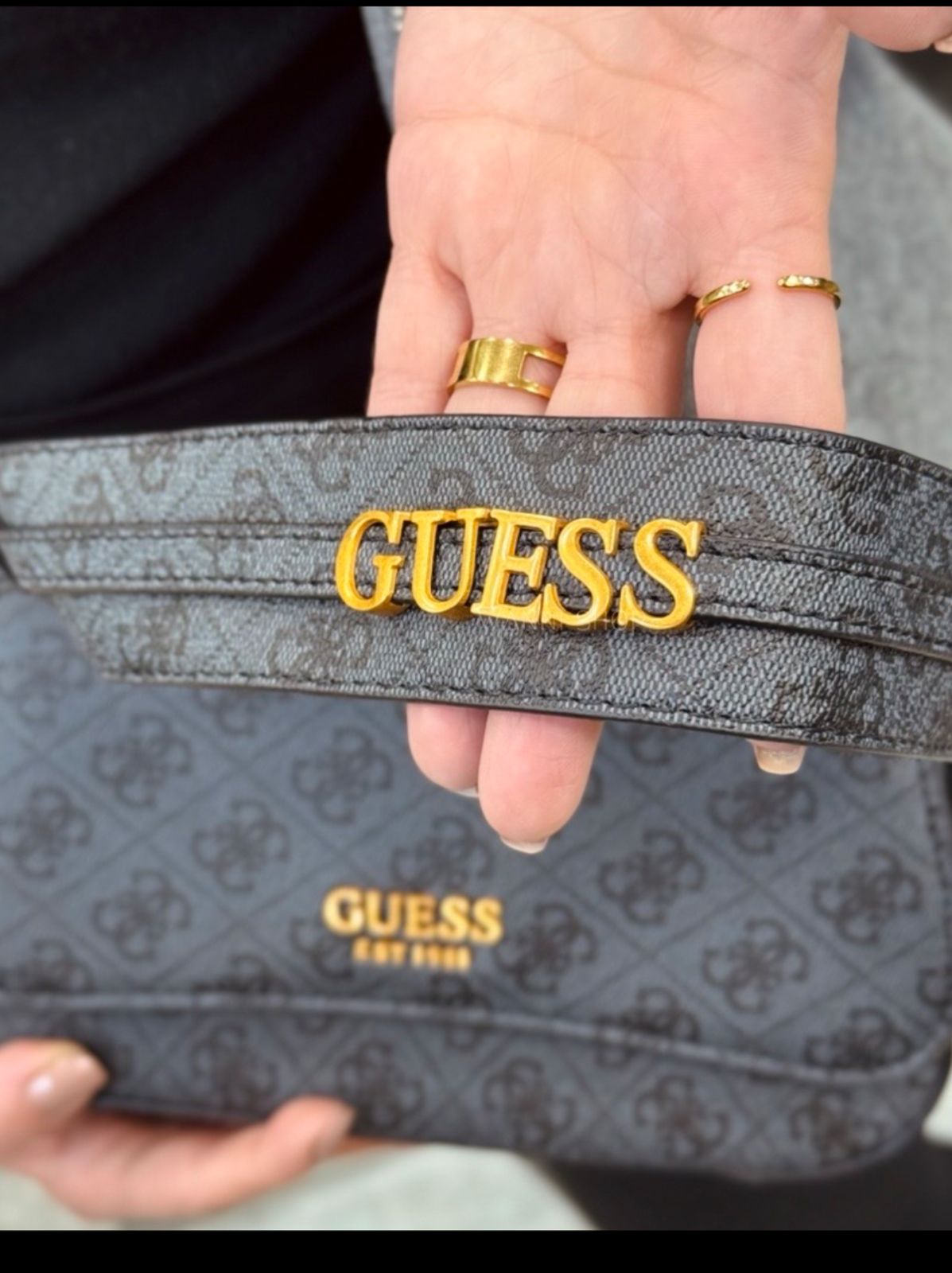 GUESS Saddle Women's Shoulder Bag - Image 3