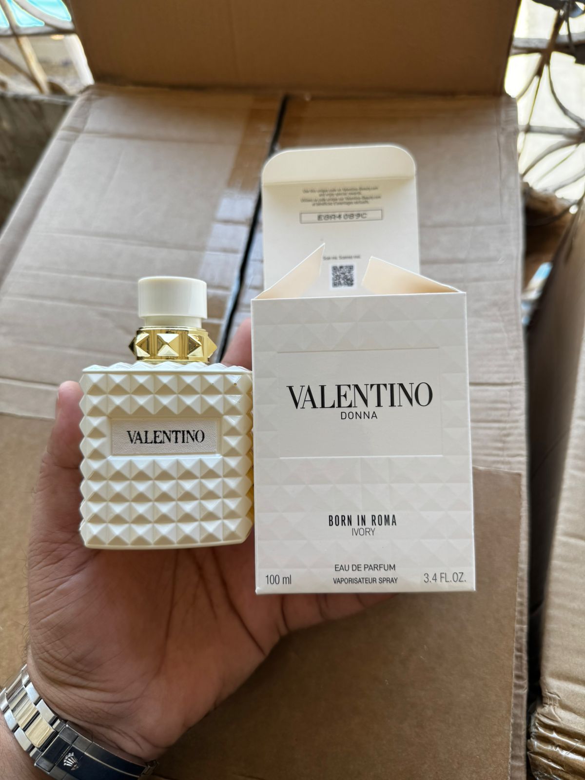 Valentino Born In Roma Ivory Edition Uomo EDT & Donna EDP, 100ml, White Studded Designer Unisex Fragrances