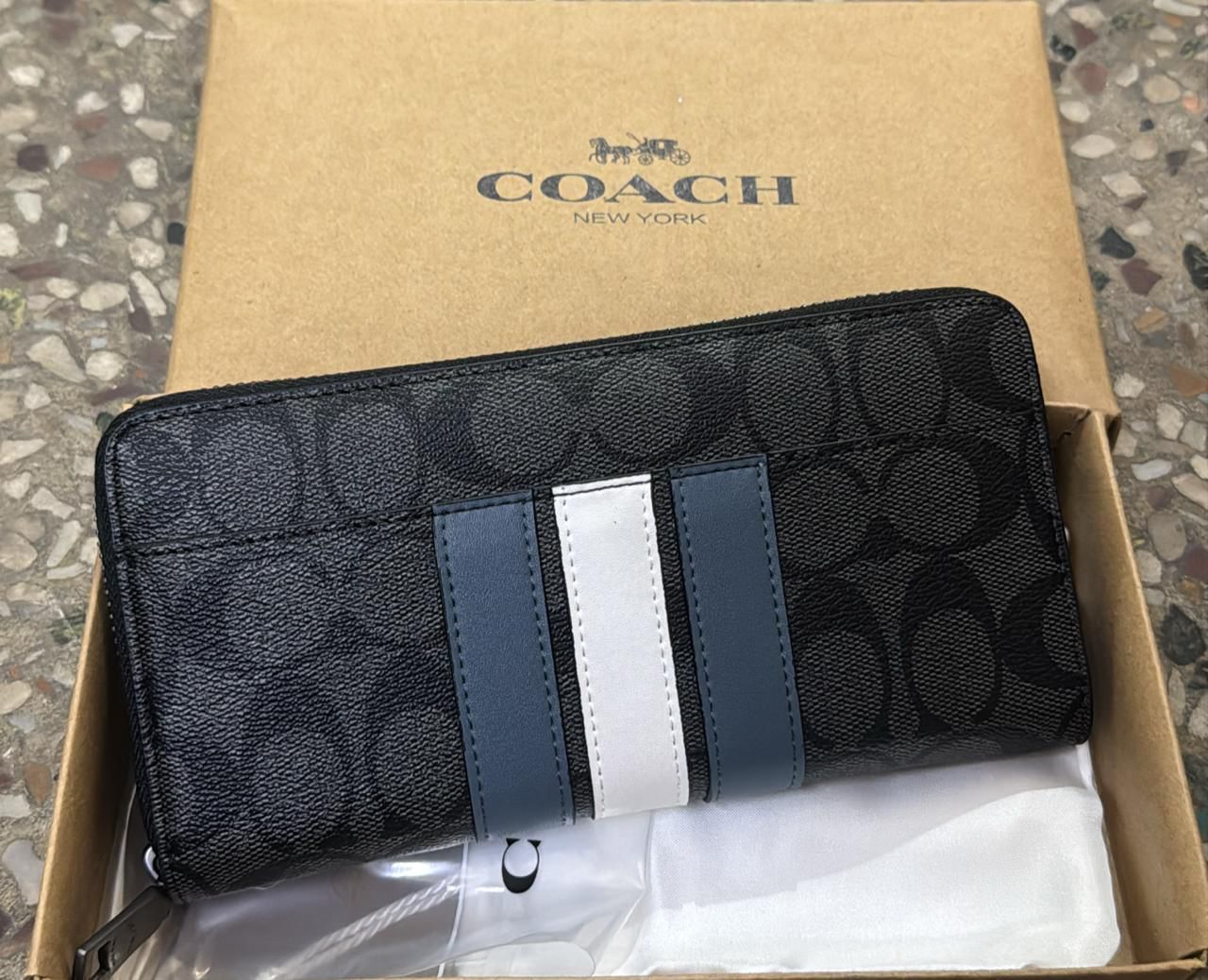 Coach Big Size Multi Design Wallet For Women - Image 8