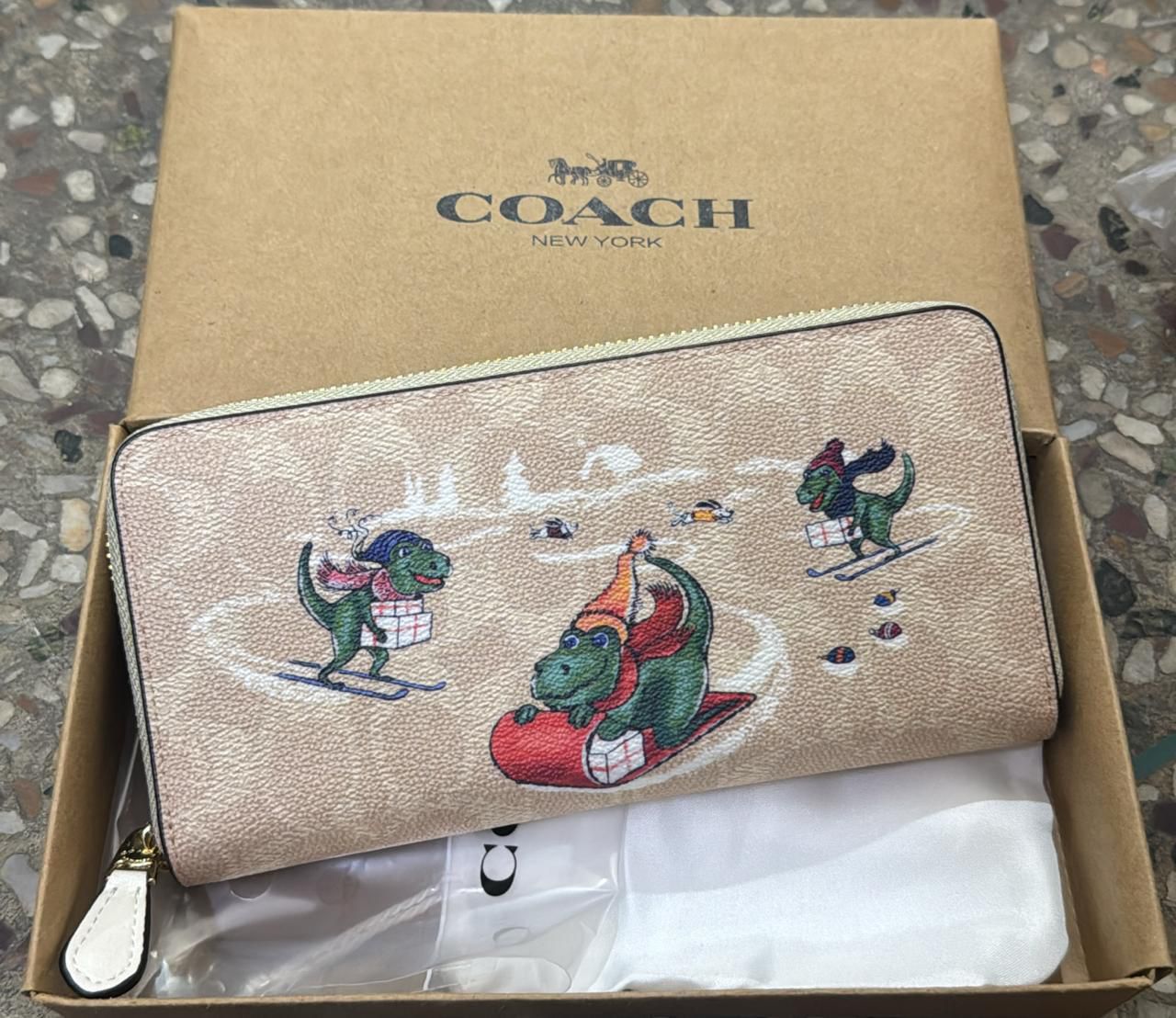 Coach Big Size Multi Design Wallet For Women - Image 6