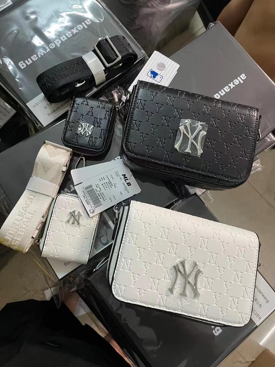 MLB New York Yankees Quilted Shoulder bag For Women - Image 4