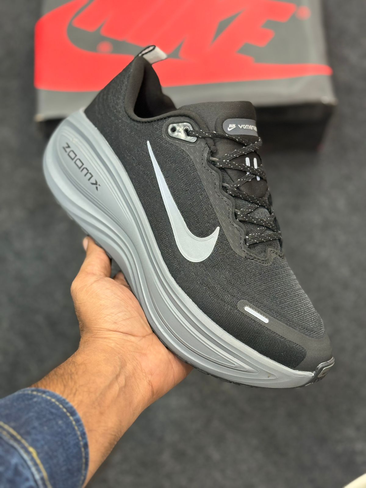 Nike Vomero plus Men's Shoes - Image 2