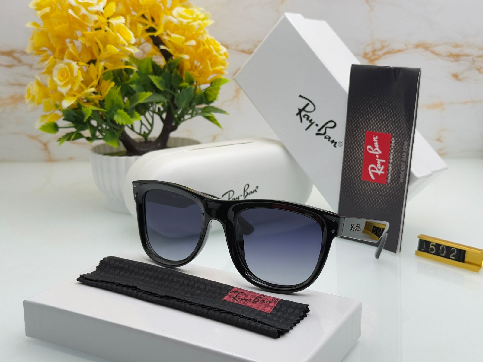 Ray-Ban Unisex Sunglasses - Image 4