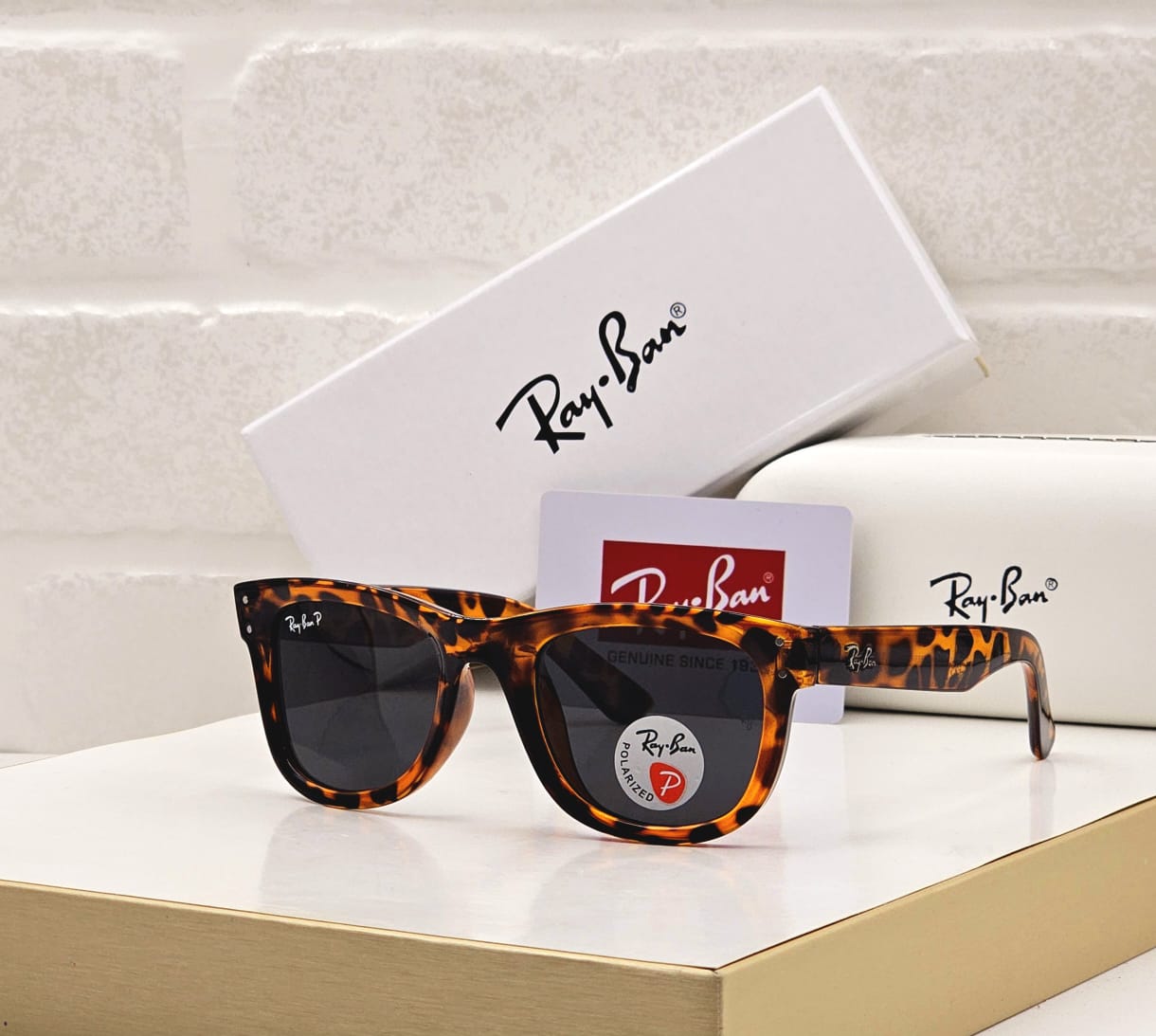 Ray-Ban Wayfarer Unisex Sunglasses - Image 3
