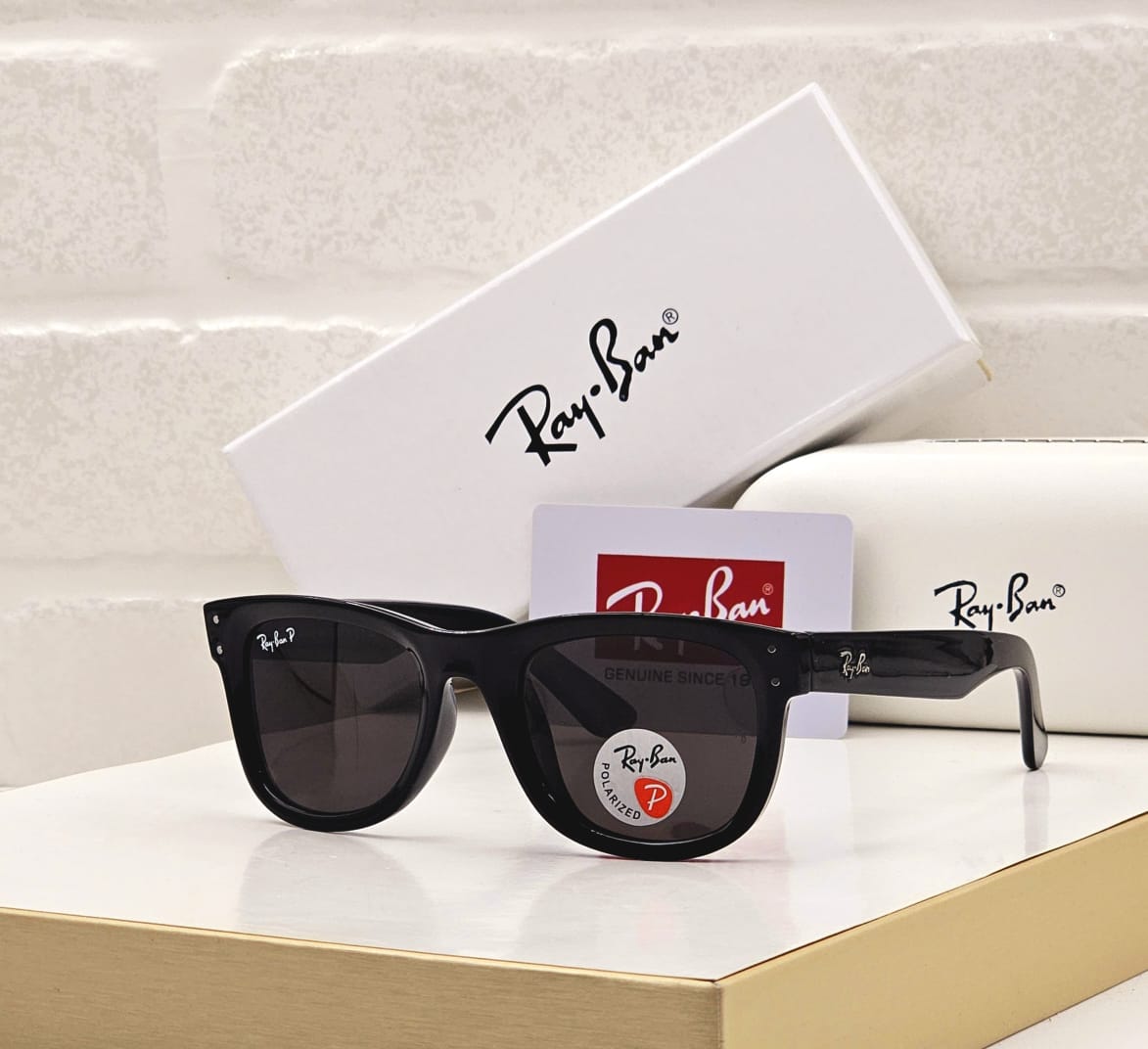 Ray-Ban Wayfarer Unisex Sunglasses - Image 3