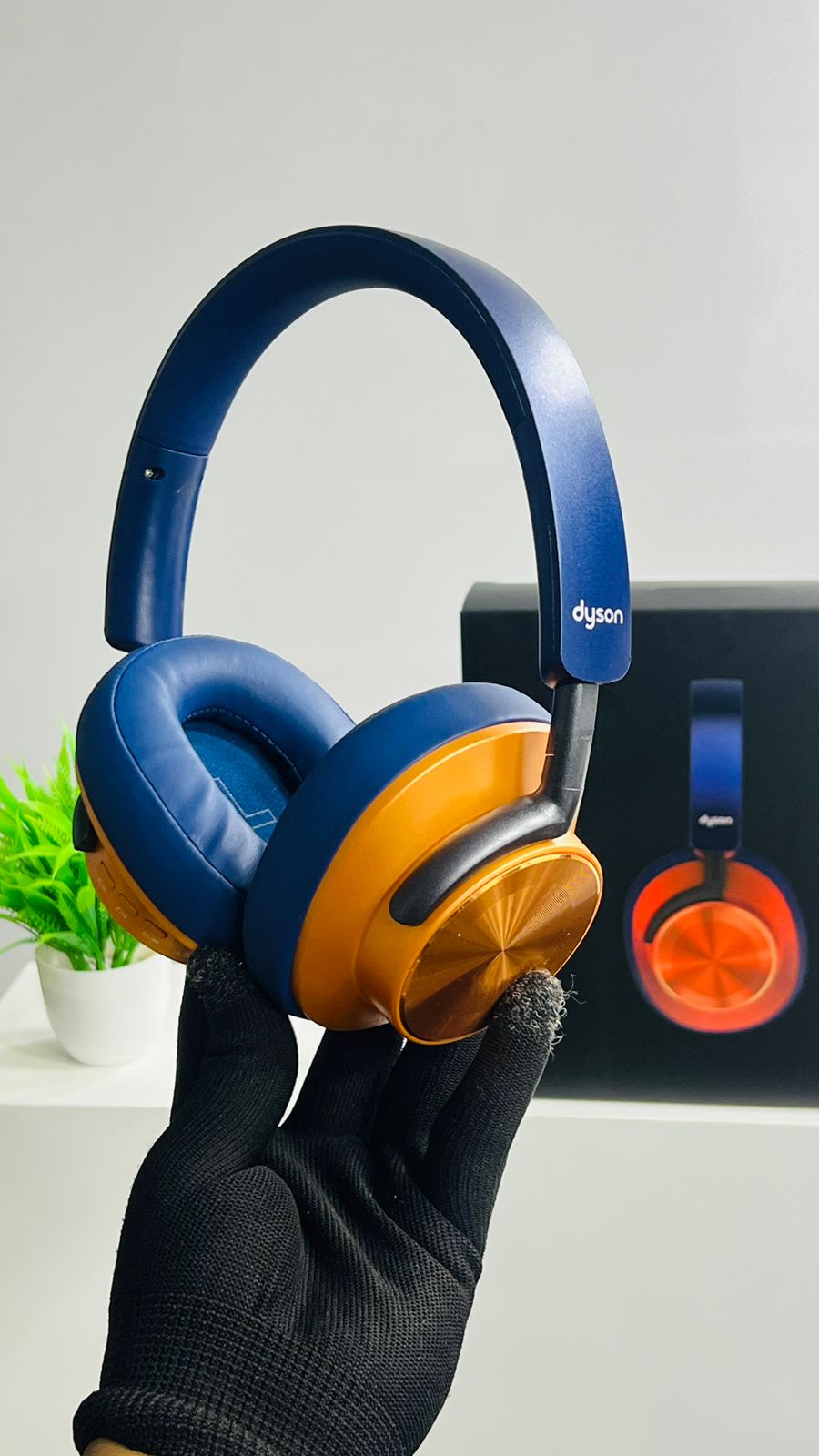 DYSON Track-On Headphones 360 Sound Bass - Image 2