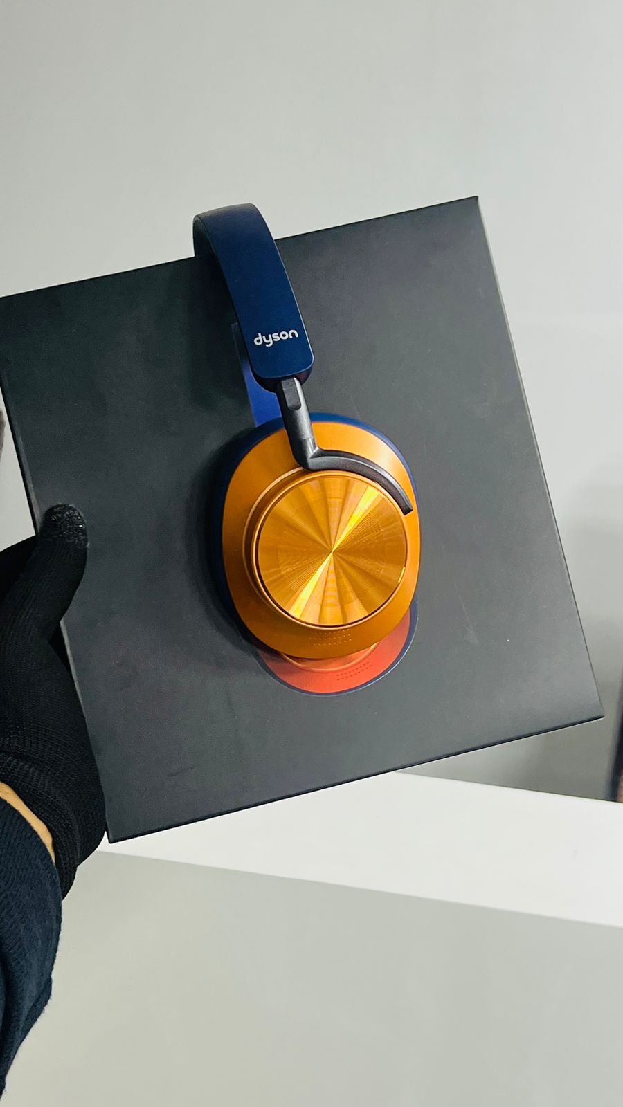 DYSON Track-On Headphones 360 Sound Bass - Image 8