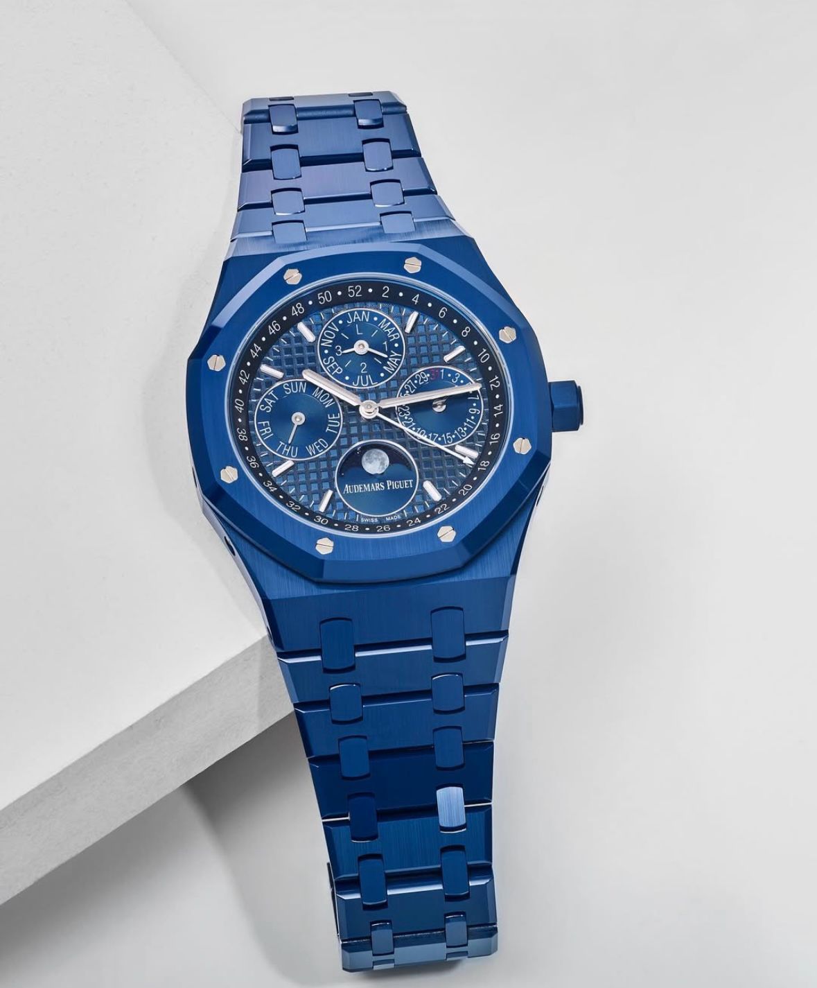 Audemars Piguet Royal Oak Men's Automatic Blue Dial 43mm Watch - Image 4