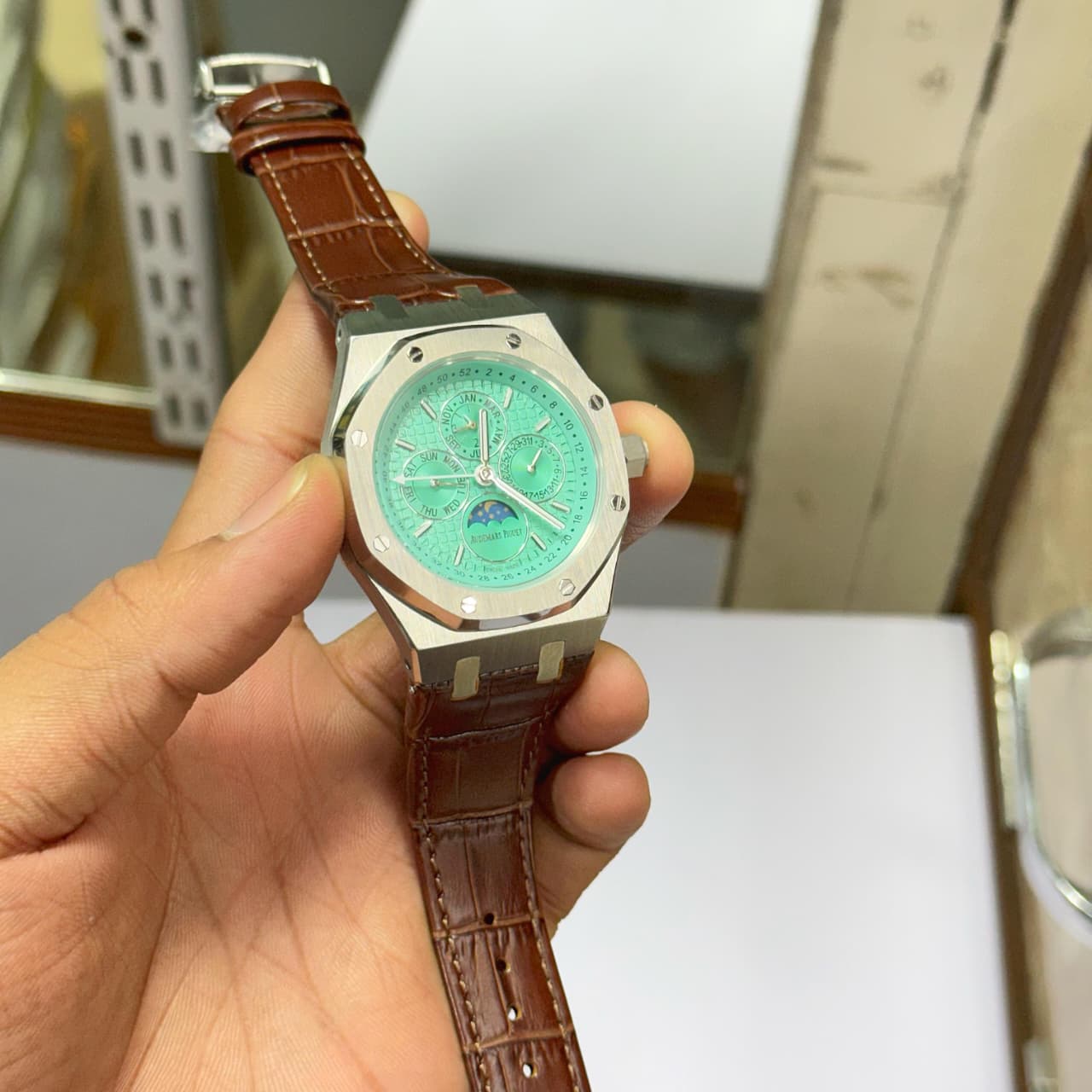 Audemars Piguet Royal Oak Jumbo Men's Automatic Watch 43mm - Image 2