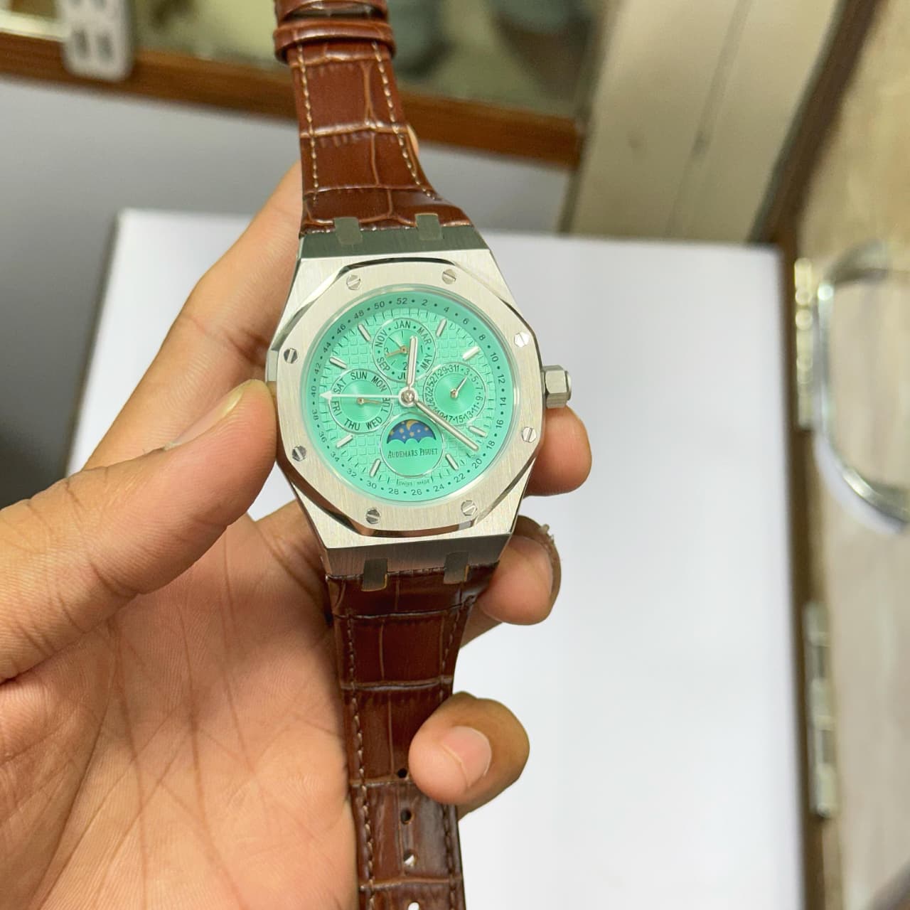 Audemars Piguet Royal Oak Jumbo Men's Automatic Watch 43mm - Image 3