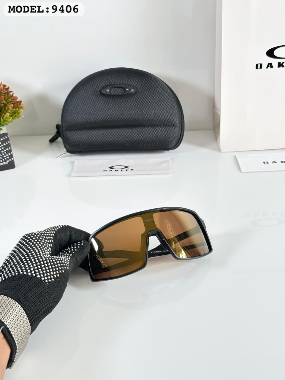 Oakley Unisex Sunglasses - Image 2