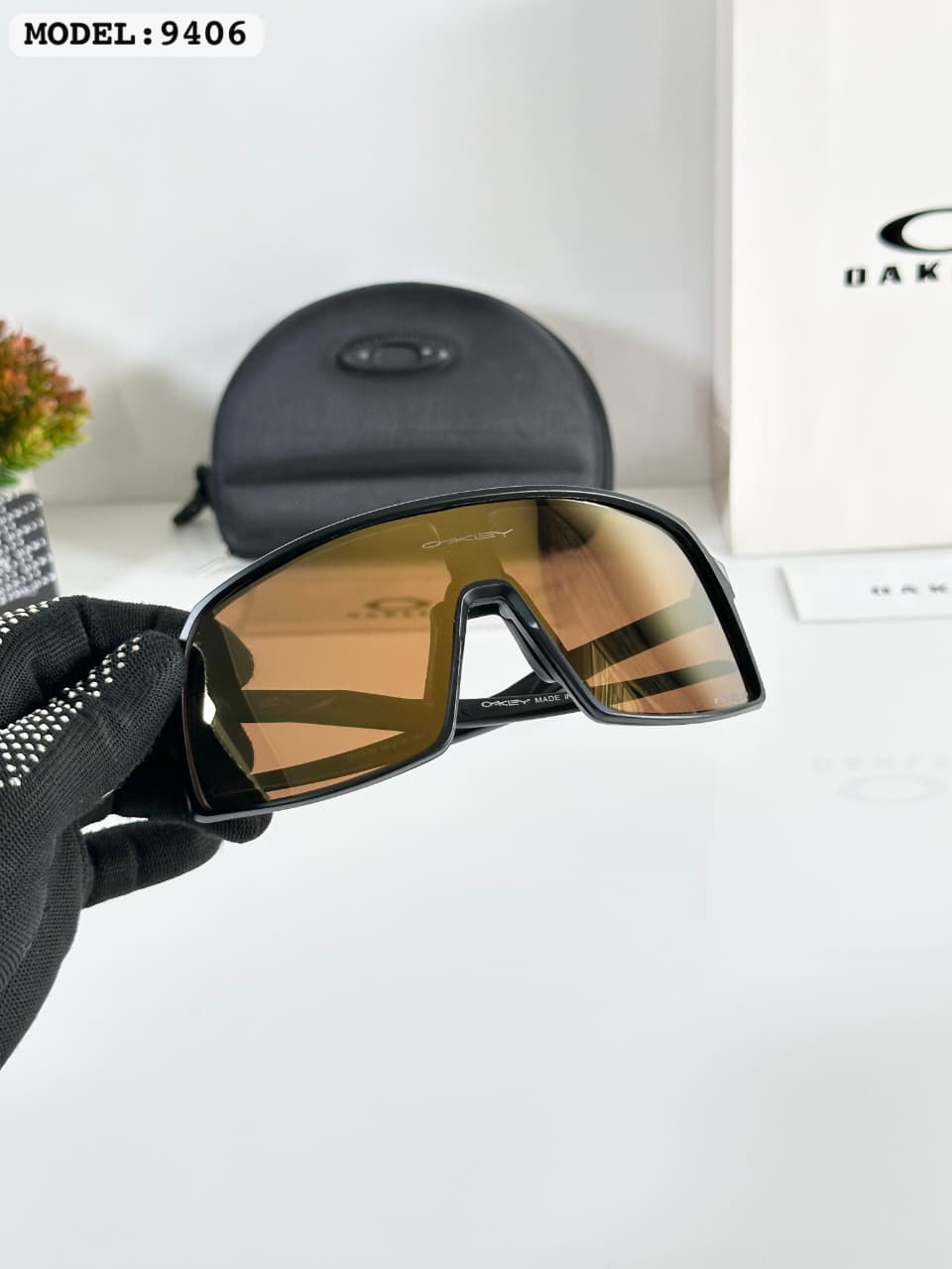 Oakley Unisex Sunglasses - Image 3
