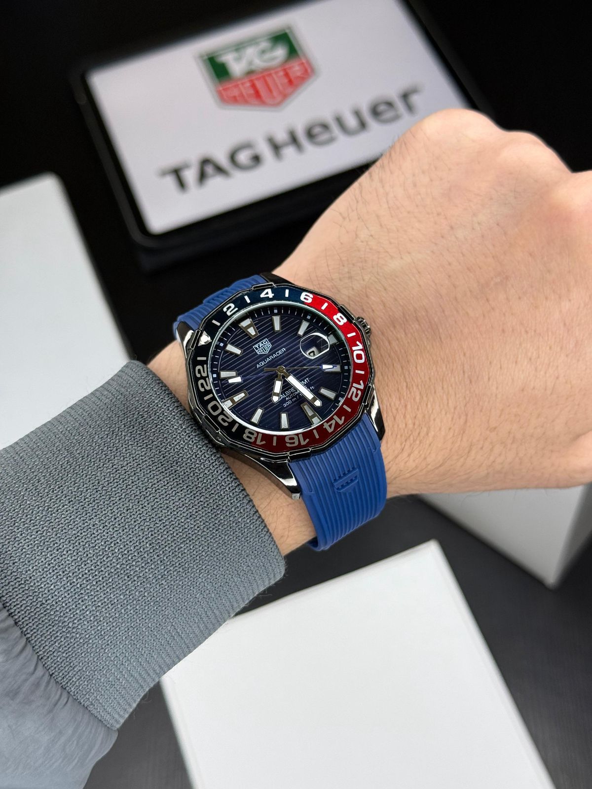 TAG Heuer Aguaracer Blue GMT Ceramic Day-Date Bezel 42mm Quartz Machine Men's Watch - Image 2