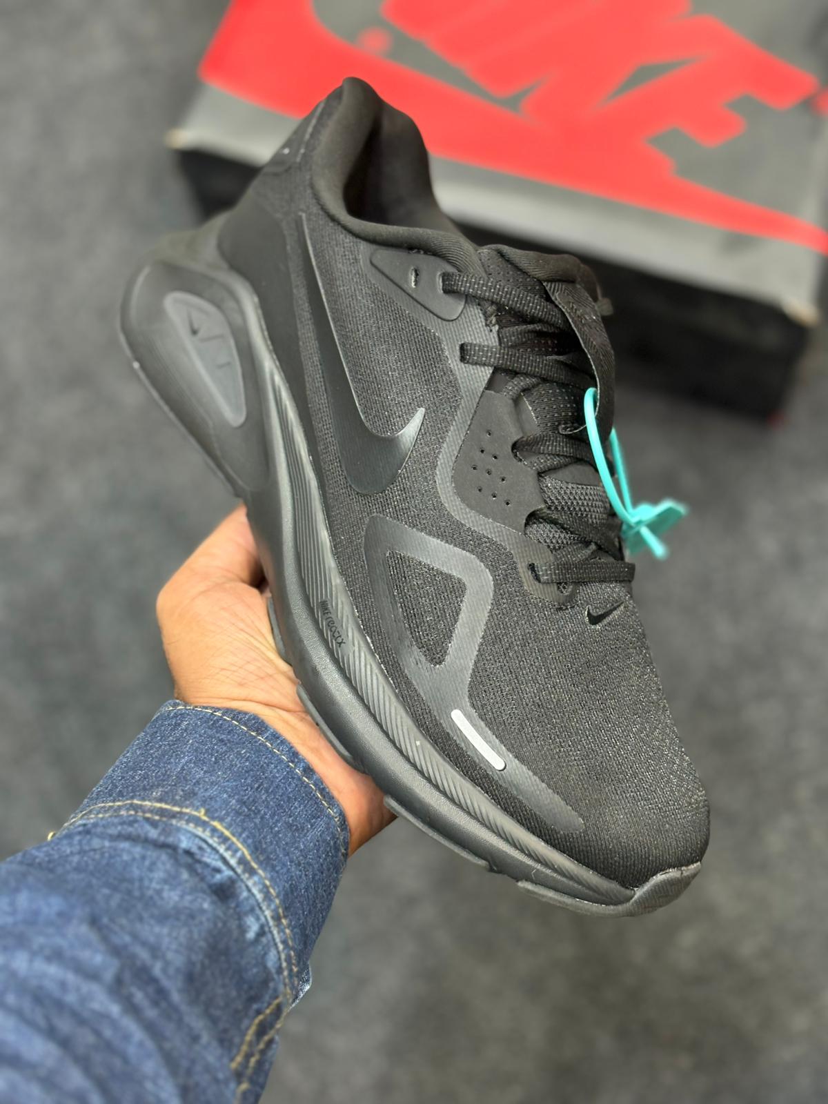 Nike Zoom structure 26 Men's Shoes - Image 2