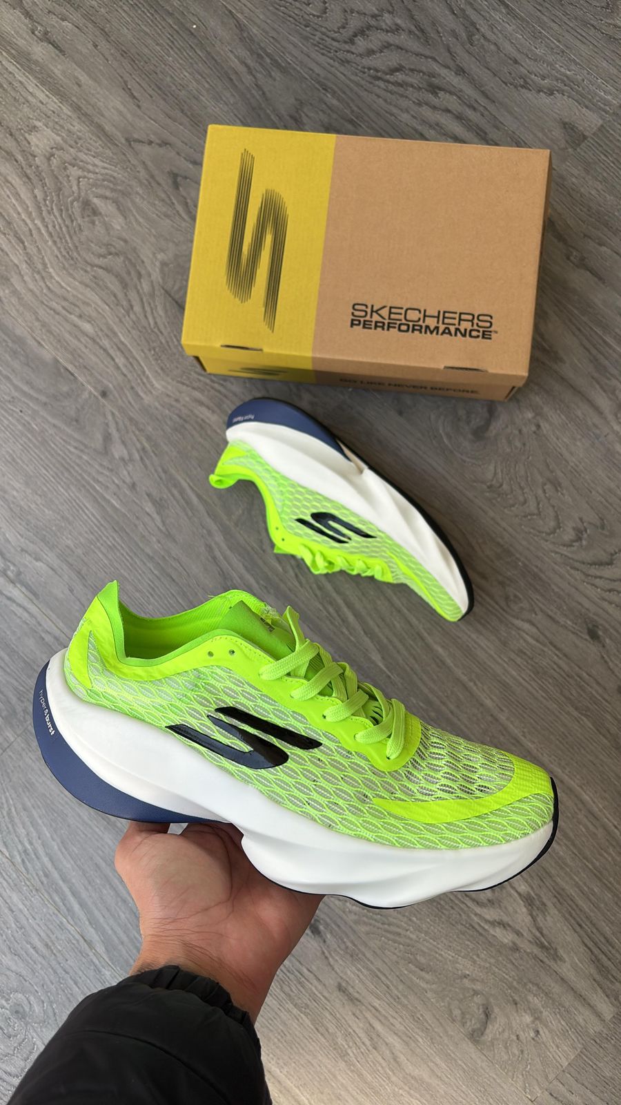 Skechers AERO Tempo Men's Shoes - Image 2