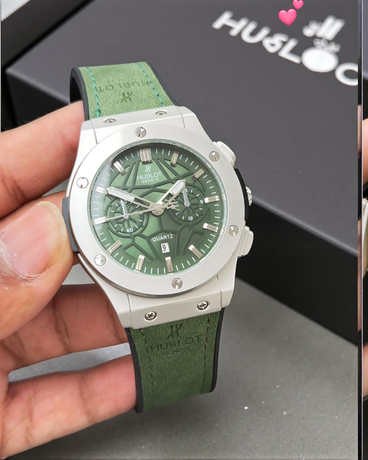 Hublot Classic Fusion Silver Case Black Dial Rubber Strap 42mm Quartz Movement Men's Watch - Image 4