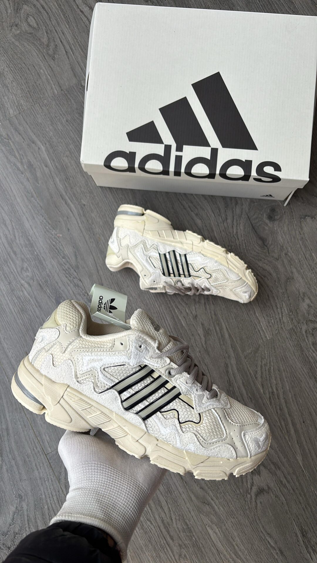 Adidas originals BAD BUNNY Response CL Men's Shoes