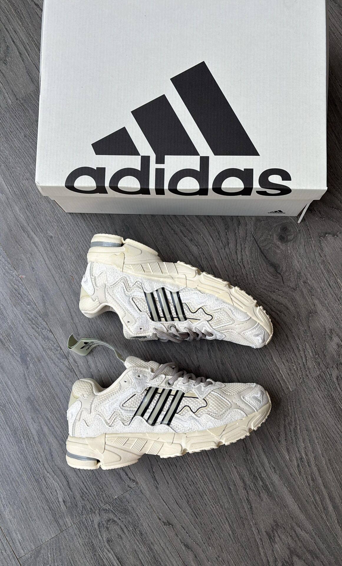 Adidas originals BAD BUNNY Response CL Men's Shoes - Image 2