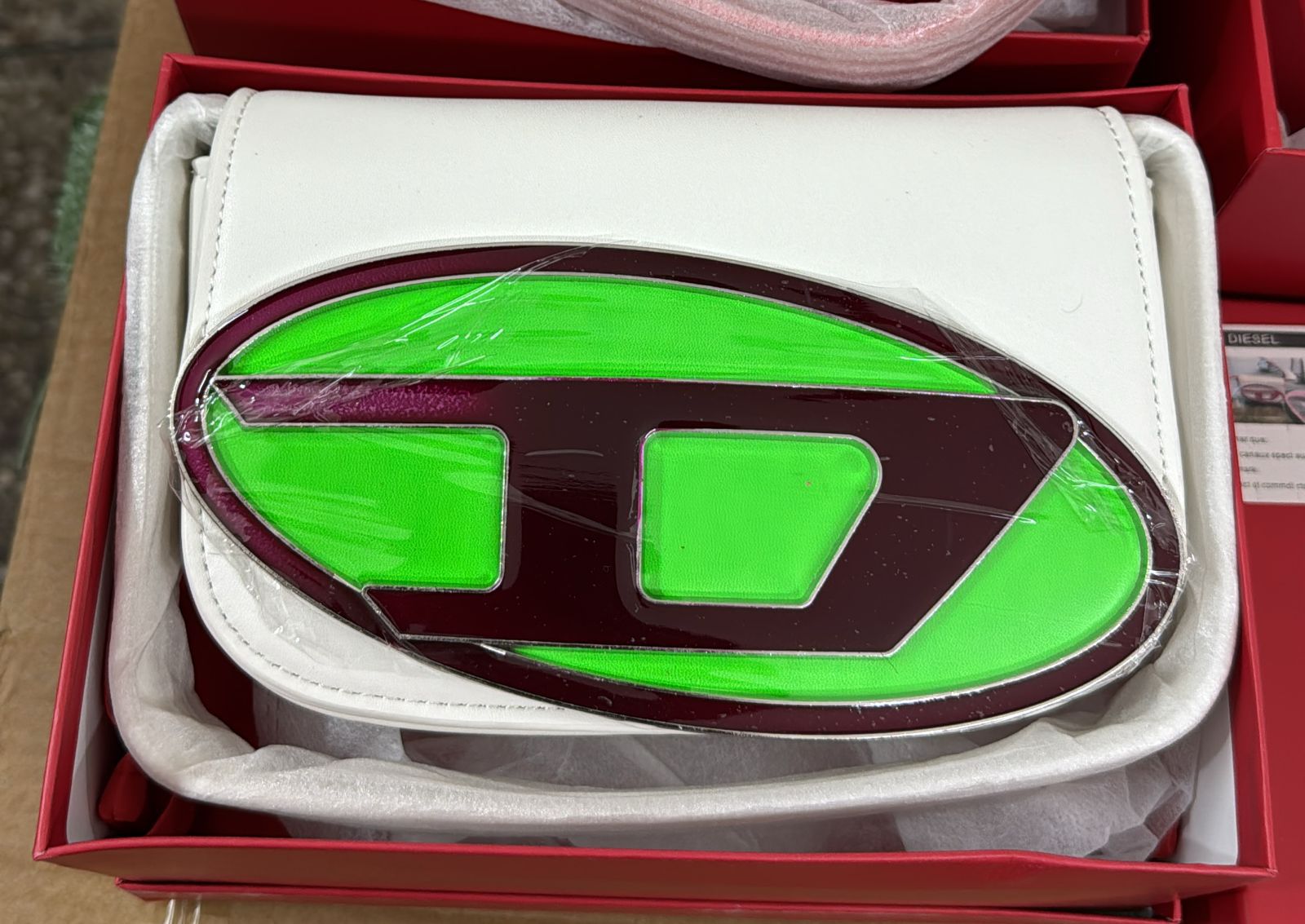 Diesel 1DR Iconic Oval D Logo Leather Shoulder Bag - Image 4