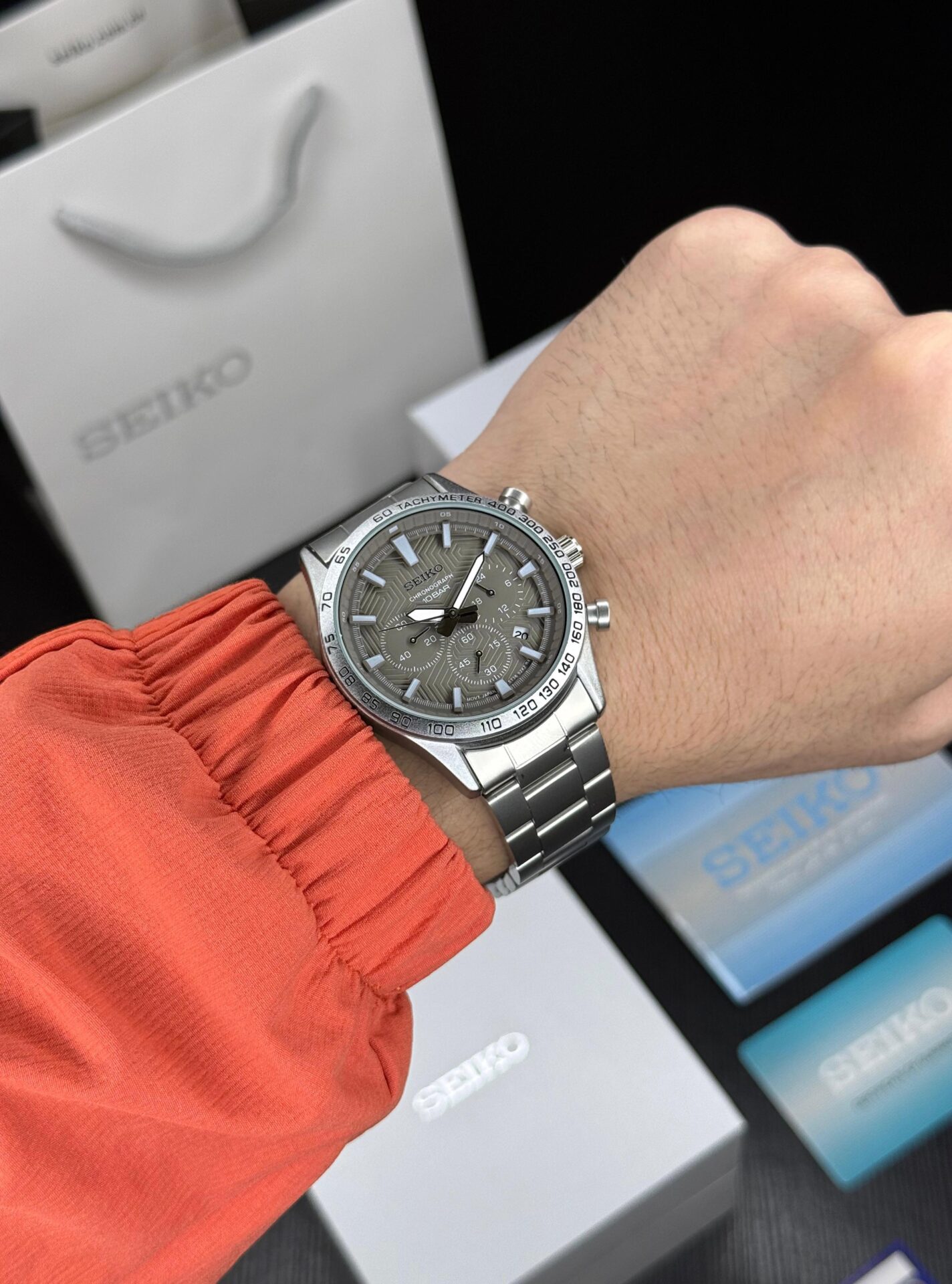 Seiko Sk Stainless Steel Grey Chronograph 42mm Quartz Movement Men's Watch - Image 3